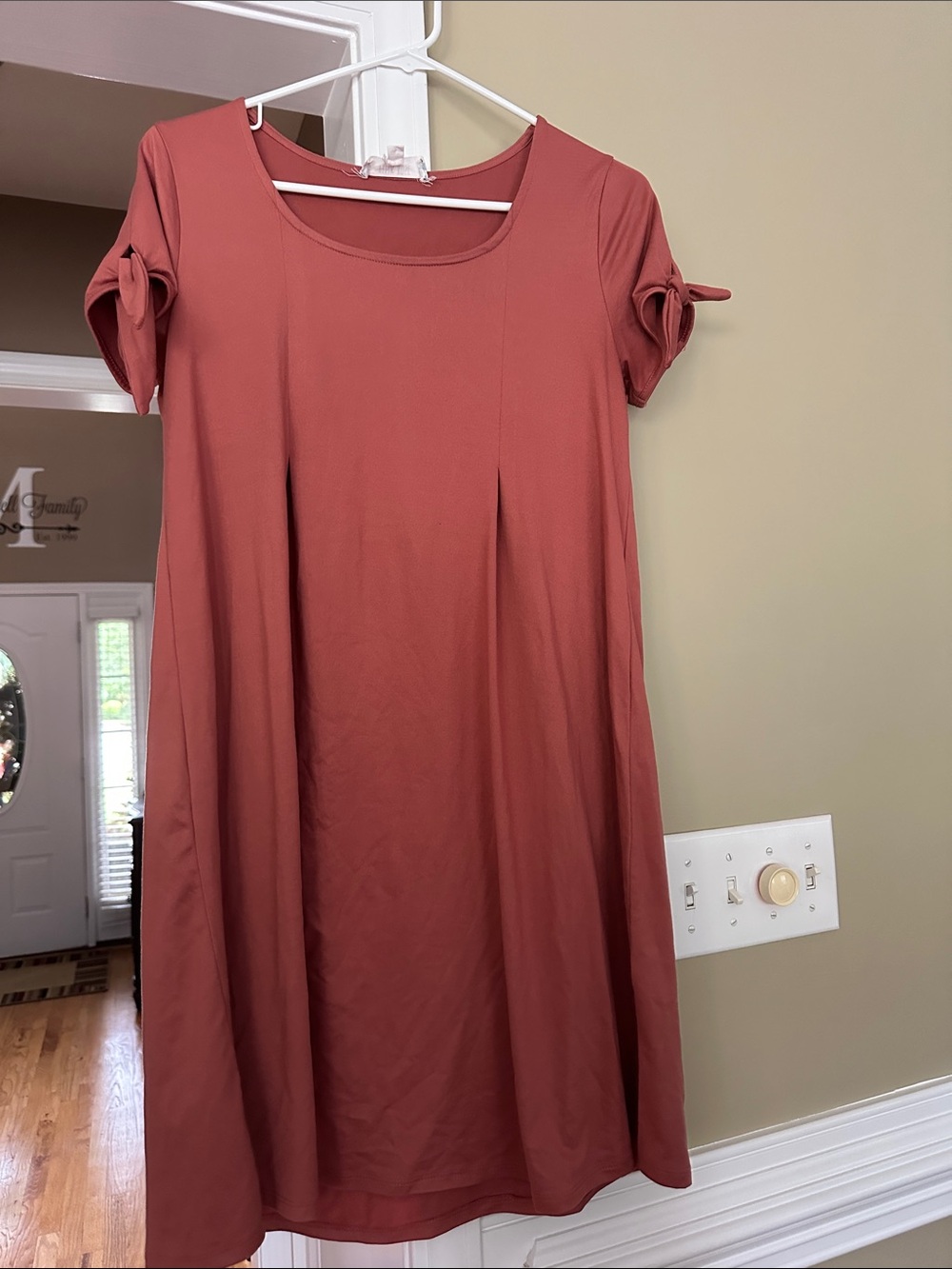 Women's Scoop Neck Tie-Sleeve Dress in Terracotta